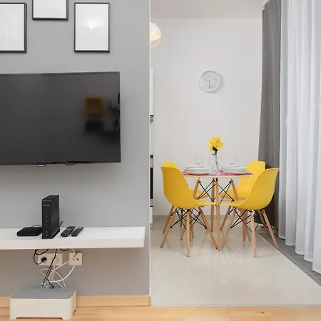 Апартаменты Wola Near Nocny Market By Renters Варшава
