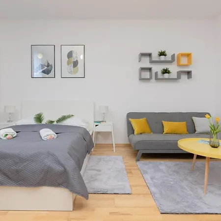 Апартаменты Wola Near Nocny Market By Renters Варшава