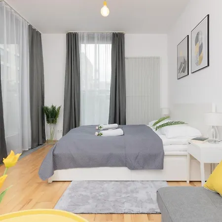 Wola With Parking Near Nocny Market By Renters *