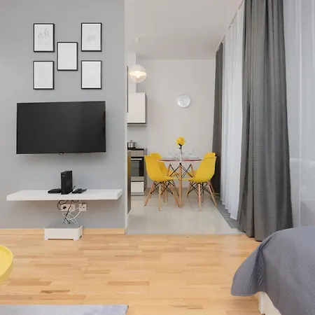 Lejlighed Wola Near Nocny Market By Renters *