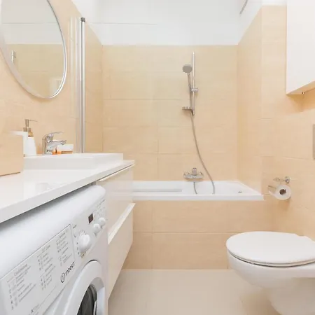 Wola With Parking Near Nocny Market By Renters * Варшава